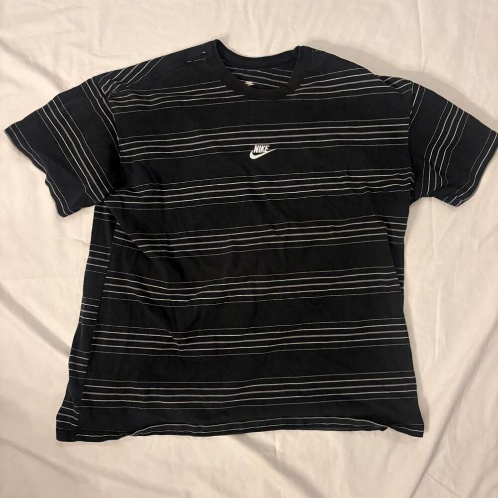 Nike Men's Black and Navy T-shirt